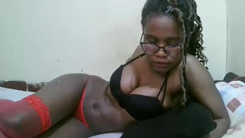 pretty_mellan online show from February 14, 4:52 pm