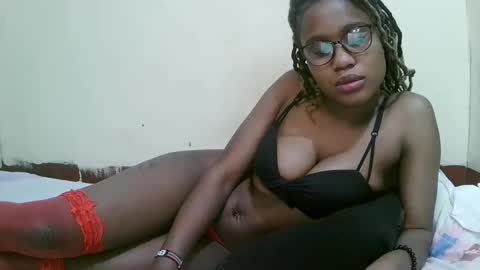 pretty_mellan online show from February 14, 12:41 am