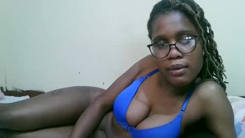 pretty_mellan online show from February 21, 10:37 pm