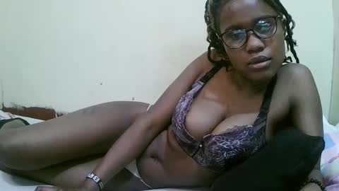 pretty_mellan online show from February 17, 11:13 am