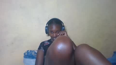 Snapshot of prettycarl_2 chatting on October 21, 5:33 am prettycarl_2 online show from October 21, 5:33 am