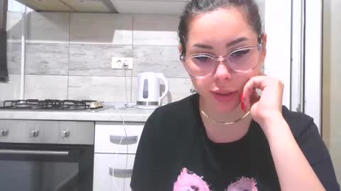 prettyjulliette online show from November 12, 11:25 pm