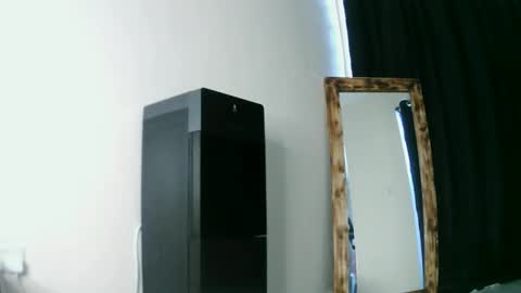 prettyreen online show from December 1, 8:40 am