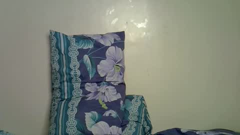 Snapshot of prettyshasha_ chatting on October 3, 6:24 pm prettyshasha_ online show from October 3, 6:24 pm