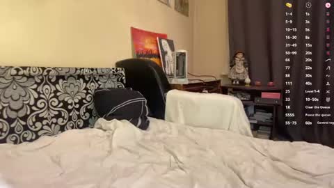 Amelia online show from July 6, 3:03 pm