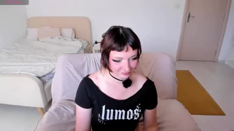 Snapshot of princessfoxyx chatting on September 28, 12:54 pm Princess Foxy online show from September 28, 12:54 pm