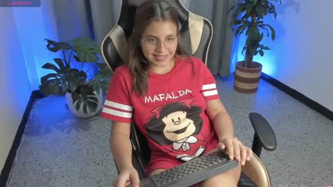    INDEPENDENT MODEL online show from February 5, 6:13 am