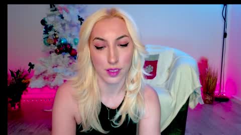 Snapshot of purevibrations chatting on December 16, 6:05 pm Isabelle online show from December 16, 6:05 pm