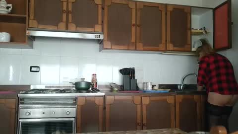 Mary online show from November 5, 9:25 am