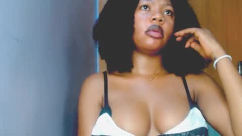 stella online show from February 26, 9:30 am