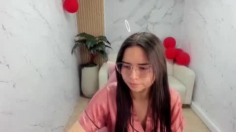 Qetsyah online show from February 22, 1:45 pm