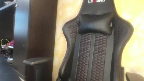 L online show from January 5, 10:40 pm