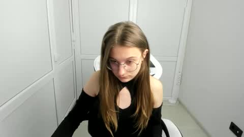 Amelie online show from March 29, 7:29 am