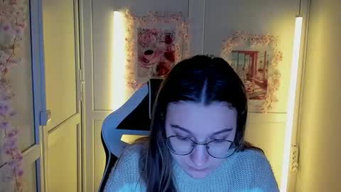 Amelie online show from April 21, 7:15 am