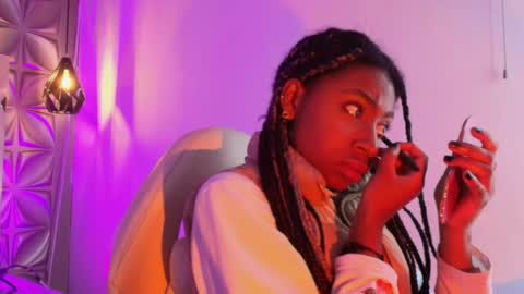   online show from March 6, 12:33 pm