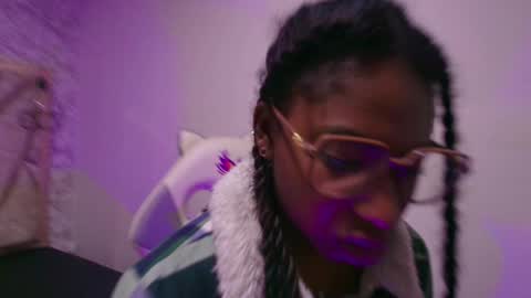   online show from December 3, 11:23 am