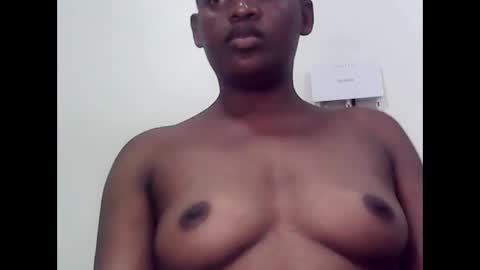 queen_tess1 online show from February 12, 7:35 pm