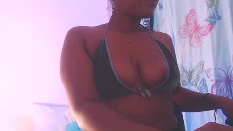 Snapshot of queenalya_ chatting on September 27, 11:12 pm Ahlya  online show from September 27, 11:12 pm