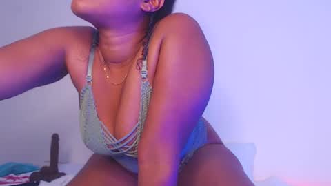 Snapshot of queenalya_ chatting on September 13, 8:00 am Ahlya  online show from September 13, 8:00 am