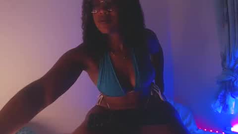 Snapshot of queenalya_ chatting on October 1, 2:05 am Ahlya  online show from October 1, 2:05 am