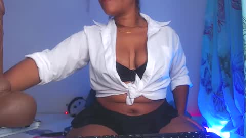 Snapshot of queenalya_ chatting on September 12, 6:03 am Ahlya  online show from September 12, 6:03 am