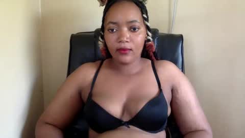 Queenbebony2 online show from January 27, 12:37 pm