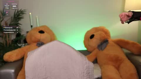 Nova Hollis online show from December 18, 9:25 am