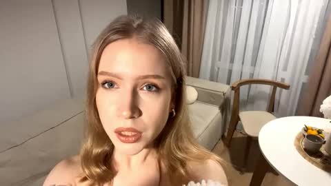 Alice online show from November 23, 3:36 pm