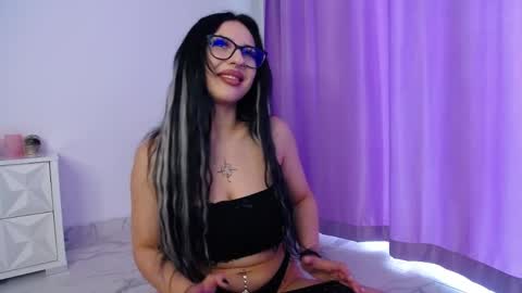Raven Foxxy online show from May 31, 6:30 am