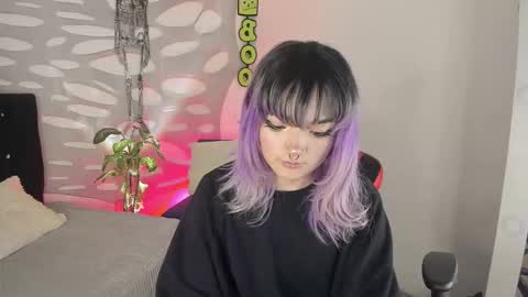 Snapshot of ravencollen chatting on October 19, 12:29 pm ravencollen online show from October 19, 12:29 pm