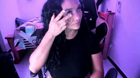 Danna online show from November 11, 1:45 am