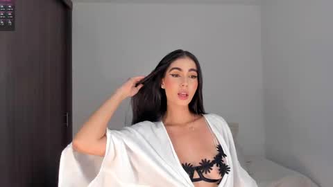 Snapshot of rebeccabaxter chatting on February 12, 12:27 am Rebecca online show from February 12, 12:27 am