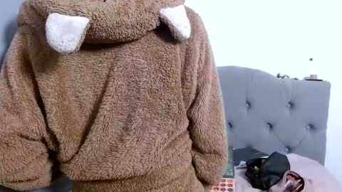 IG   OF red moonn online show from February 27, 11:10 am