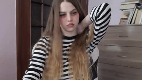 Lily online show from December 1, 2:48 am