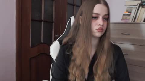 Lily online show from December 18, 2:38 am