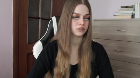 Lily online show from April 2, 2:09 am