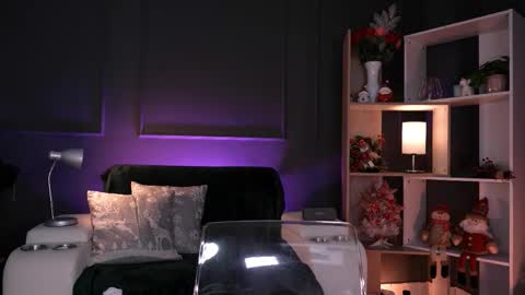 Red Jasmine online show from November 27, 9:06 pm