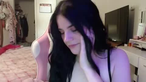 Snapshot of redpandabomb chatting on October 23, 8:48 pm Penelope online show from October 23, 8:48 pm