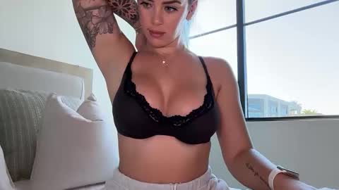 reecemariexx online show from February 2, 6:51 pm