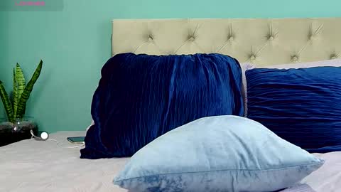 Yanella online show from March 7, 1:18 pm