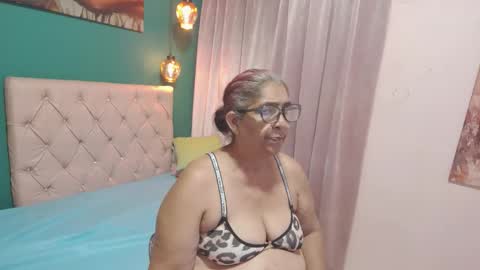Snapshot of renata_milf_ chatting on October 19, 4:20 pm renata_milf_ online show from October 19, 4:20 pm