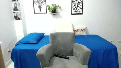 Snapshot of renata_salinas_1 chatting on March 11, 9:37 pm Renata Salinas online show from March 11, 9:37 pm