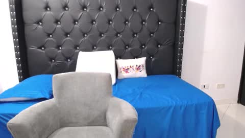 Snapshot of renata_salinas_1 chatting on October 17, 2:04 am Renata Salinas online show from October 17, 2:04 am