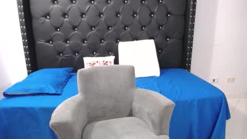Snapshot of renata_salinas_1 chatting on October 15, 12:35 am Renata Salinas online show from October 15, 12:35 am