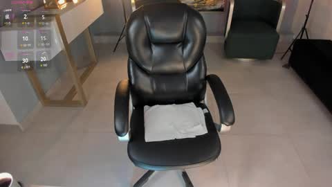 Renata Reyes online show from April 7, 10:01 pm