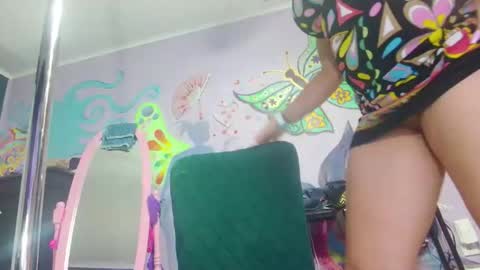 Snapshot of rene_heartz99 chatting on October 19, 11:34 am Naughty closet slut here to suck all your friends off  online show from October 19, 11:34 am