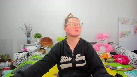 Anna - not anna - right Anna  online show from April 26, 12:14 pm