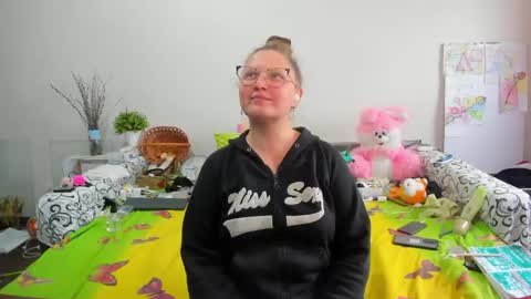 Anna - not anna - right Anna  online show from April 22, 1:08 pm