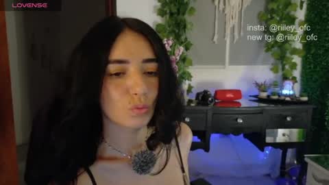 Independent model online show from July 19, 8:38 am