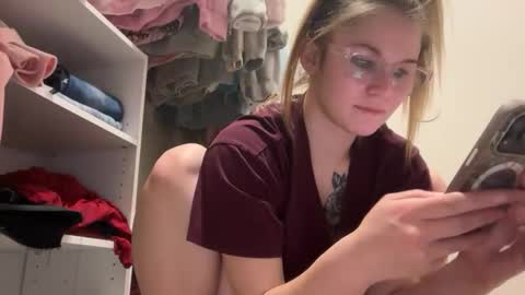 riley_ray69 online show from March 4, 5:36 am